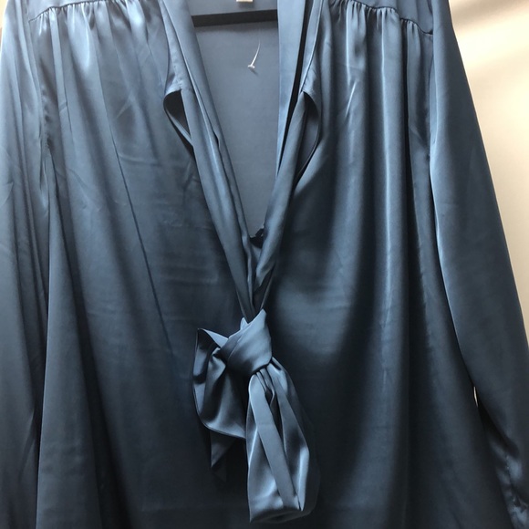 SOLD 
Blue blouse with a tie, 1x - Picture 3 of 3